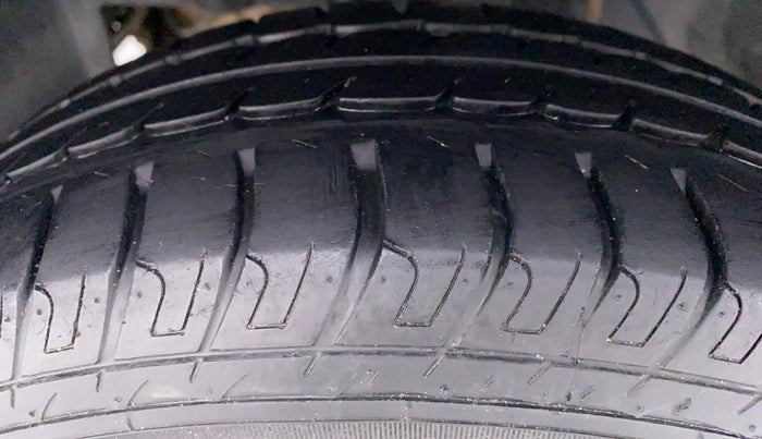2018 Datsun Go T, Petrol, Manual, 32,155 km, Left Front Tyre Tread