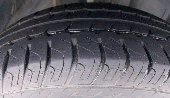 2018 Datsun Go T, Petrol, Manual, 32,155 km, Right Front Tyre Tread