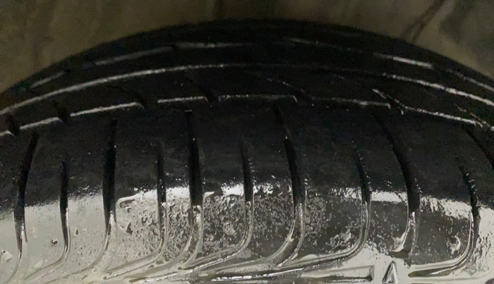 2011 Toyota Etios V, Petrol, Manual, 47,313 km, Right Front Tyre Tread
