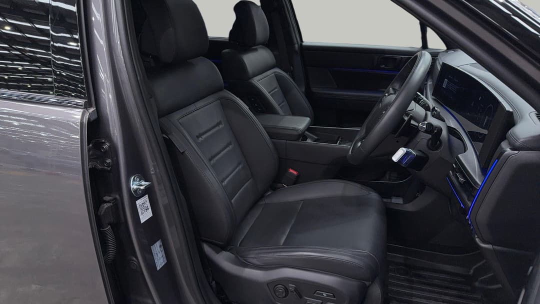 2025 Hyundai Santa Fe Calligraphy Hev (7 Seat) (blk), Automatic, 26263 km, Right Side Front Door Cabin View