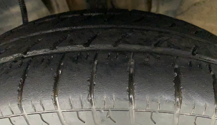 2019 Renault TRIBER RXZ, Petrol, Manual, 66,634 km, Left Front Tyre Tread