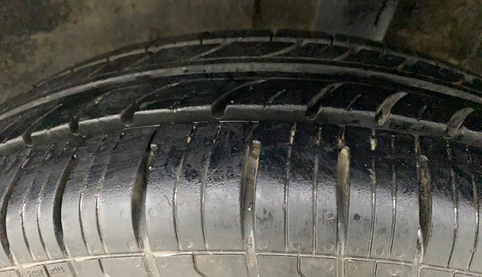 2019 Renault TRIBER RXZ, Petrol, Manual, 66,634 km, Left Rear Tyre Tread
