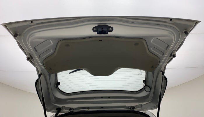 2019 Renault TRIBER RXZ, Petrol, Manual, 66,634 km, Boot Door Open