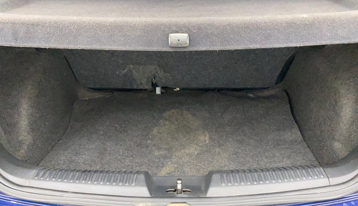 2014 Volkswagen Polo COMFORTLINE 1.2L, Petrol, Manual, 81,886 km, Boot Inside