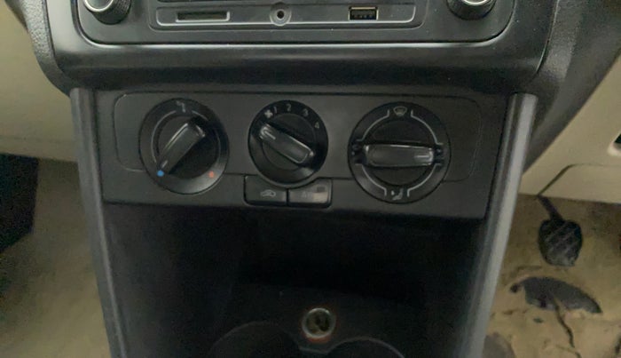 2014 Volkswagen Polo COMFORTLINE 1.2L, Petrol, Manual, 81,886 km, AC Unit - Directional switch has minor damage