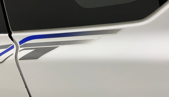 2015 Datsun Go Plus T, Petrol, Manual, 74,533 km, Left quarter panel - Graphic sticker