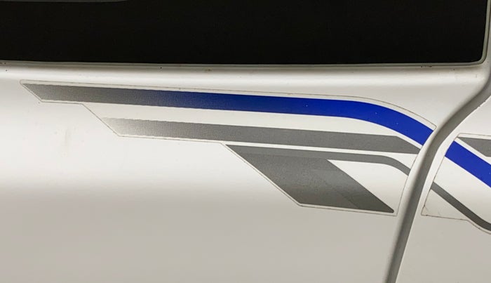 2015 Datsun Go Plus T, Petrol, Manual, 74,533 km, Right quarter panel - Graphic sticker