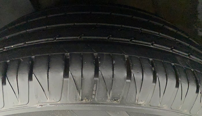 2021 KIA SONET HTK PLUS 1.5, Diesel, Manual, 25,438 km, Left Front Tyre Tread