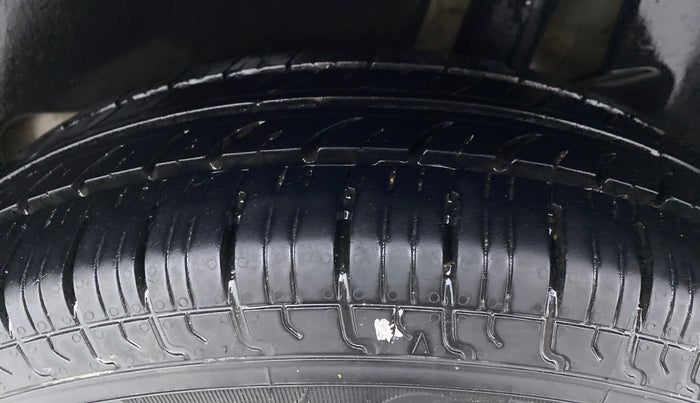 2017 Maruti Dzire VXI, CNG, Manual, 58,746 km, Left Rear Tyre Tread