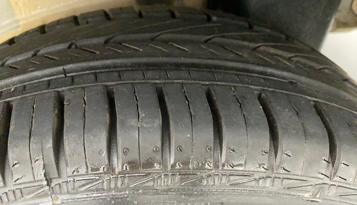 2011 Toyota Etios G, Petrol, Manual, 80,532 km, Left Rear Tyre Tread