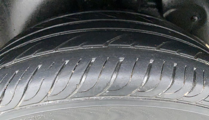 2015 Hyundai Creta 1.6 SX PLUS PETROL, Petrol, Manual, 38,818 km, Left Rear Tyre Tread