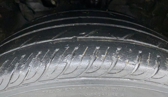 2015 Hyundai Creta 1.6 SX PLUS PETROL, Petrol, Manual, 38,818 km, Left Front Tyre Tread
