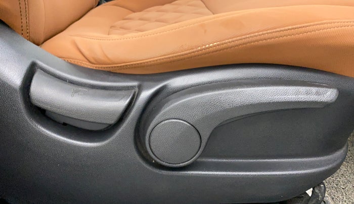 2015 Hyundai Creta 1.6 SX PLUS PETROL, Petrol, Manual, 38,818 km, Driver Side Adjustment Panel