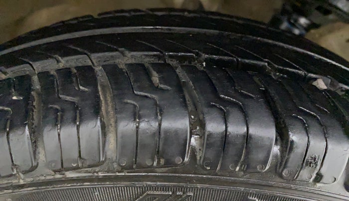 2017 Maruti Wagon R 1.0 LXI CNG, CNG, Manual, 69,527 km, Right Rear Tyre Tread