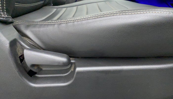2017 Maruti Wagon R 1.0 LXI CNG, CNG, Manual, 69,527 km, Driver Side Adjustment Panel