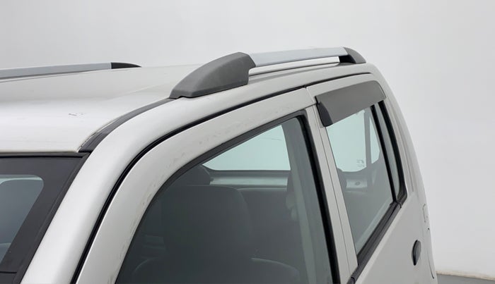 2017 Maruti Wagon R 1.0 LXI CNG, CNG, Manual, 69,527 km, Front passenger door - Door visor damaged