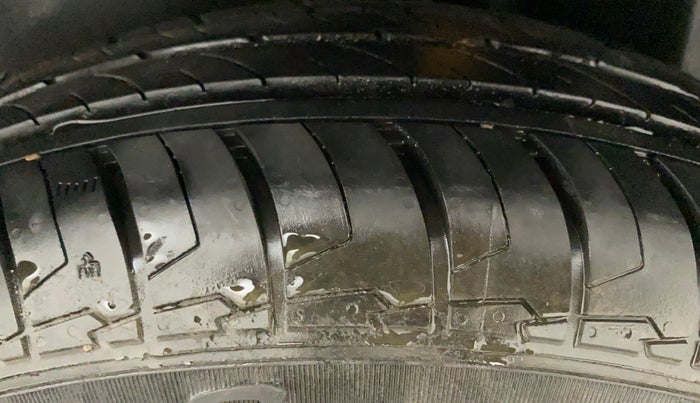 2011 Maruti Swift LXI, Petrol, Manual, 45,252 km, Left Rear Tyre Tread