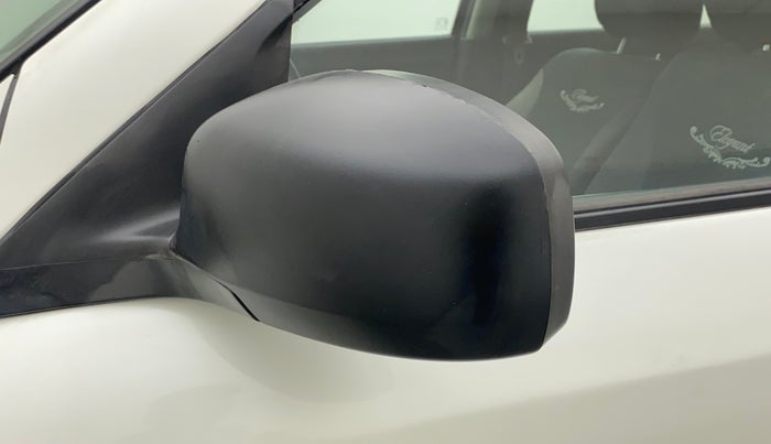 2011 Maruti Swift LXI, Petrol, Manual, 45,252 km, Left rear-view mirror - Cover has minor damage