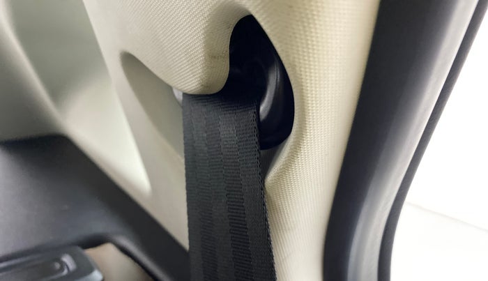 2021 Tata Harrier XZ PLUS 2.0L DUAL TONE, Diesel, Manual, 17,488 km, Second-row left seat - Retractor not working