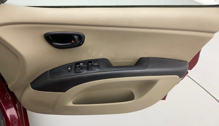 2014 Hyundai i10 MAGNA 1.1, Petrol, Manual, 29,584 km, Right front window switch / handle - Power window makes minor noise