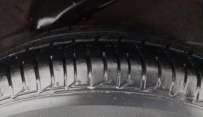 2014 Hyundai i10 MAGNA 1.1, Petrol, Manual, 29,584 km, Left Rear Tyre Tread