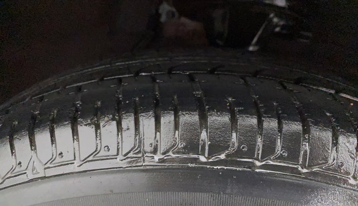 2014 Hyundai i10 MAGNA 1.1, Petrol, Manual, 29,584 km, Right Front Tyre Tread