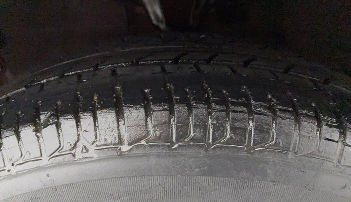 2014 Hyundai i10 MAGNA 1.1, Petrol, Manual, 29,584 km, Left Front Tyre Tread