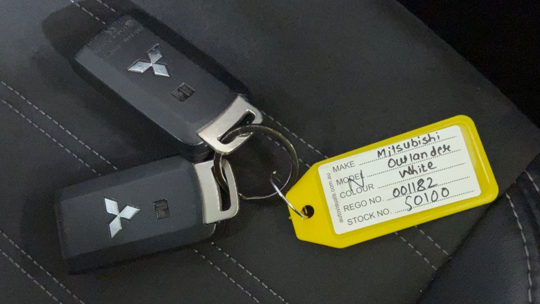 2019 Mitsubishi Outlander Ls 7 Seat (AWD), Automatic, 102224 km, Key Close-up