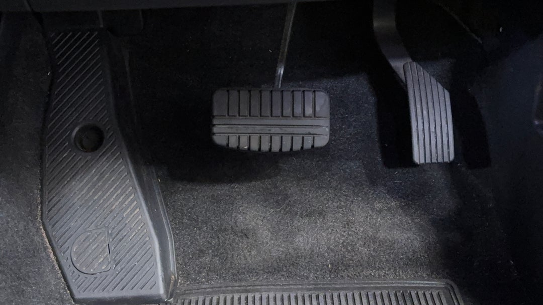 2019 Mitsubishi Outlander Ls 7 Seat (AWD), Automatic, 102224 km, Pedals and Footmat