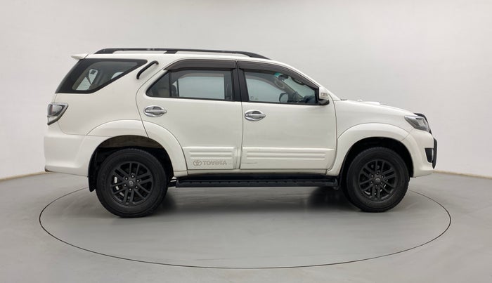 2015 Toyota Fortuner 3.0 4X2 MT, Diesel, Manual, 36,467 km, Right Side View