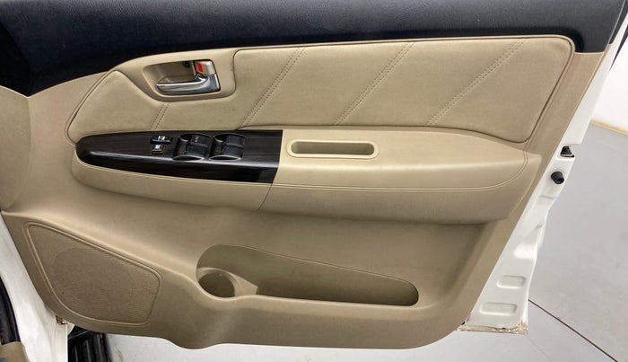 2015 Toyota Fortuner 3.0 4X2 MT, Diesel, Manual, 36,467 km, Driver Side Door Panels Control