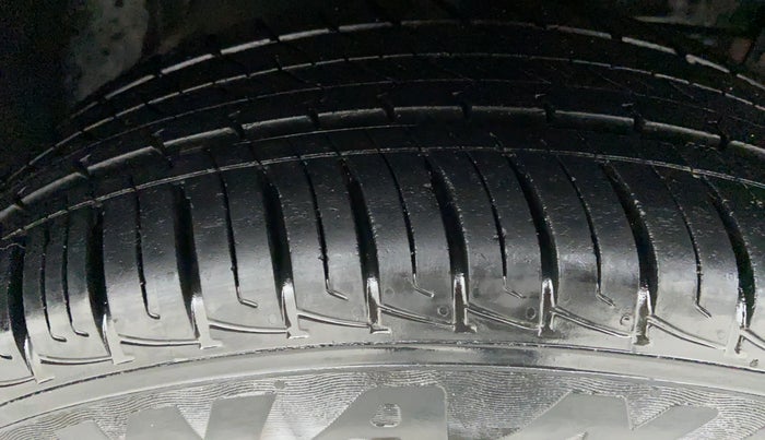 2019 Maruti Vitara Brezza VDI, Diesel, Manual, 27,830 km, Right Front Tyre Tread