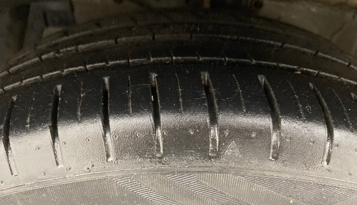 2018 Maruti Ciaz ALPHA 1.5 SHVS PETROL, Petrol, Manual, 21,061 km, Left Front Tyre Tread