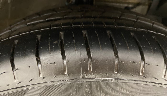 2018 Maruti Ciaz ALPHA 1.5 SHVS PETROL, Petrol, Manual, 21,061 km, Right Front Tyre Tread