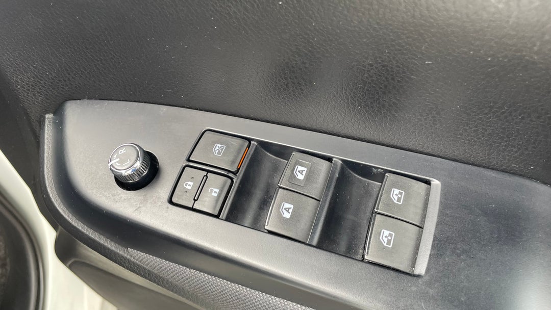 2019 Toyota Kluger Gx (4x2), Automatic, 107602 km, Drivers Side Door Panel Controls