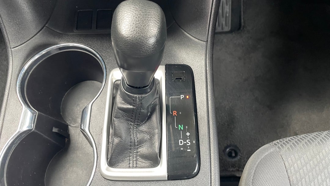 2019 Toyota Kluger Gx (4x2), Automatic, 107602 km, Gear Lever 