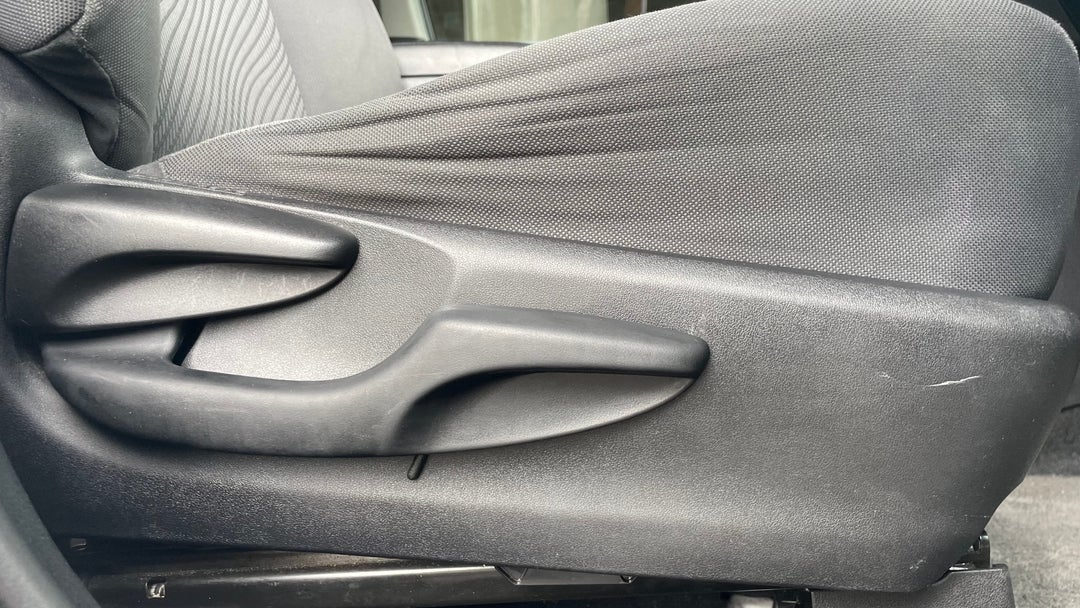 2019 Toyota Kluger Gx (4x2), Automatic, 107602 km, Drivers Side Adjustment Panel