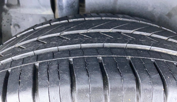 2014 Maruti Ertiga ZDI, Diesel, Manual, 25,569 km, Right Rear Tyre Tread