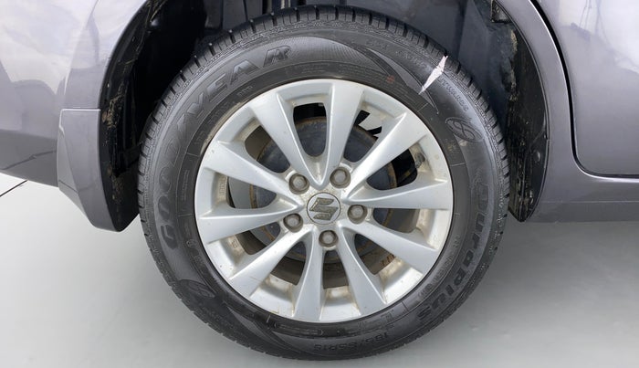 2014 Maruti Ertiga ZDI, Diesel, Manual, 25,569 km, Right Rear Wheel