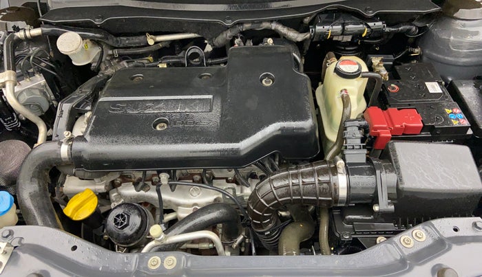 2015 Maruti Swift VDI ABS, Diesel, Manual, 42,729 km, Engine Bonet View