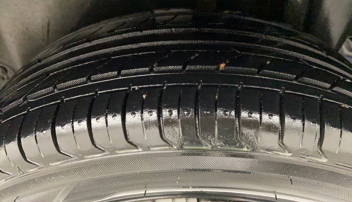 2015 Maruti Swift VDI ABS, Diesel, Manual, 42,729 km, Left Rear Tyre Tread