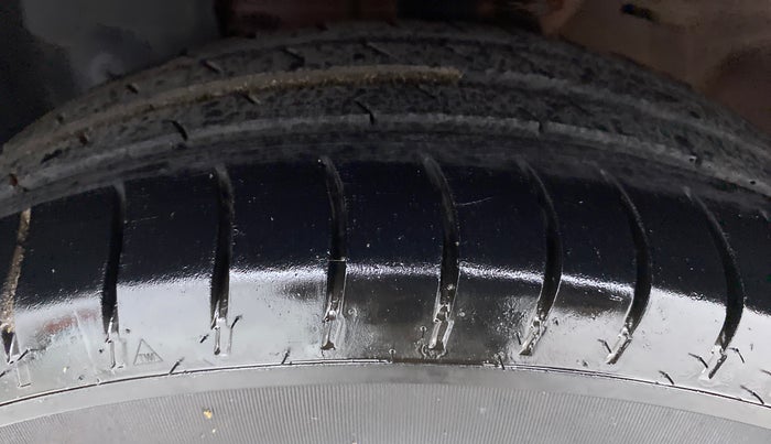 2014 Nissan Sunny XL DIESEL, Diesel, Manual, 1,01,275 km, Left Front Tyre Tread