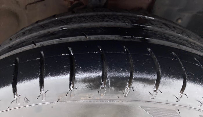 2014 Nissan Sunny XL DIESEL, Diesel, Manual, 1,01,275 km, Right Front Tyre Tread