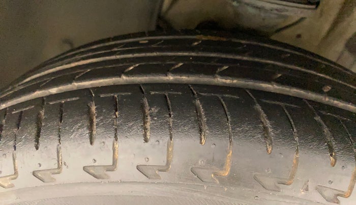 2017 Maruti IGNIS ALPHA 1.2 AMT, Petrol, Automatic, 33,718 km, Left Front Tyre Tread