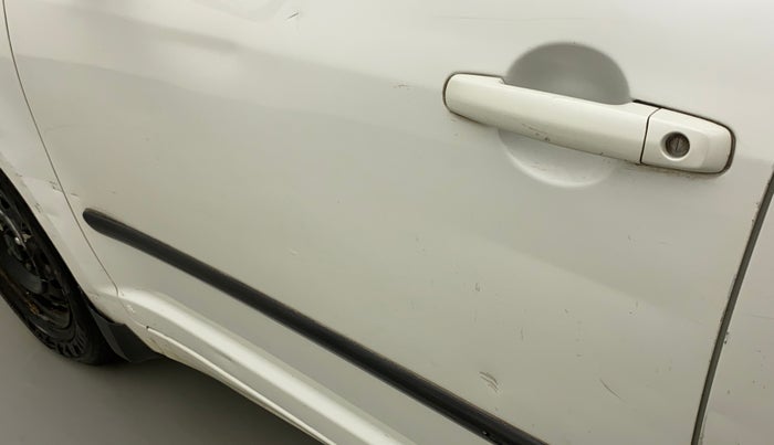 2011 Maruti Swift LXI, Petrol, Manual, 31,701 km, Front passenger door - Slightly dented