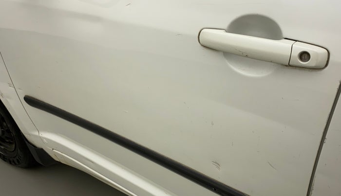 2011 Maruti Swift LXI, Petrol, Manual, 31,841 km, Front passenger door - Minor scratches