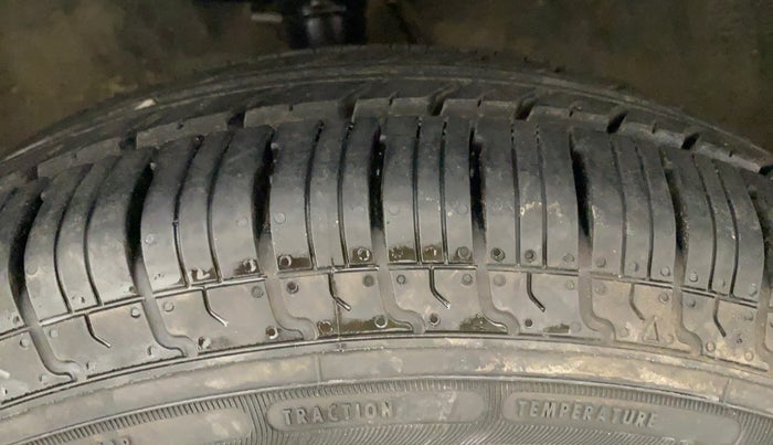 2011 Maruti Swift LXI, Petrol, Manual, 31,841 km, Left Front Tyre Tread