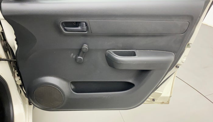 2011 Maruti Swift LXI, Petrol, Manual, 31,841 km, Driver Side Door Panels Control