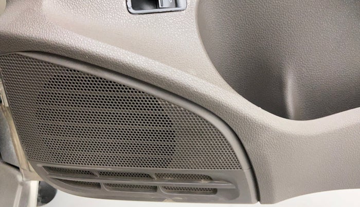2011 Volkswagen Vento HIGHLINE PETROL AT, Petrol, Automatic, 40,725 km, Speaker