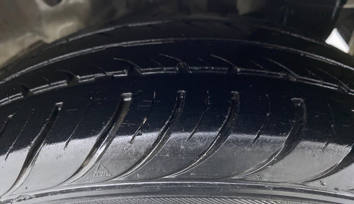 2017 Hyundai Eon MAGNA PLUS OPTIONAL, Petrol, Manual, 40,098 km, Left Rear Tyre Tread